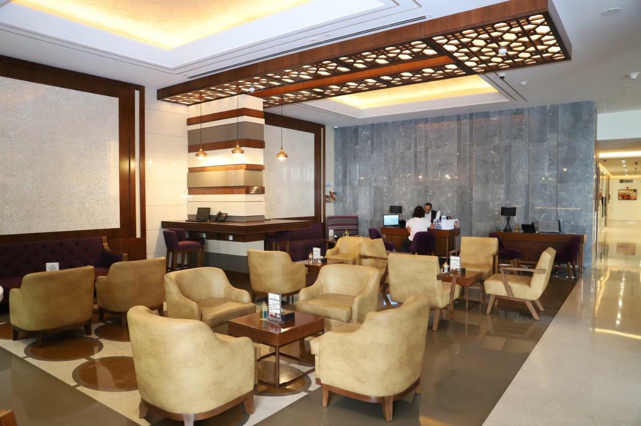 Golden Tulip Media Hotel Dubaï Extérieur photo